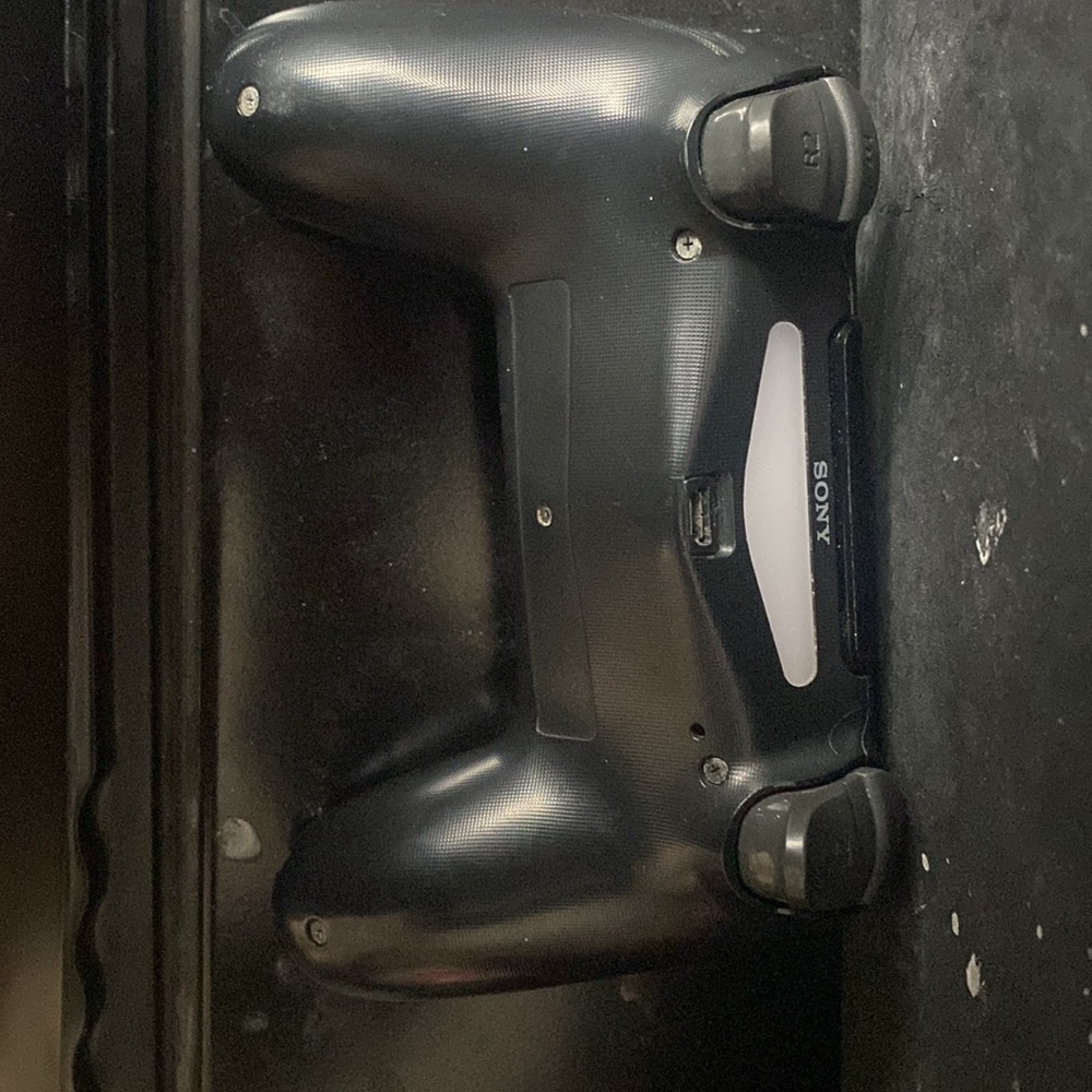 PS4 controller - Picture 2 of 2